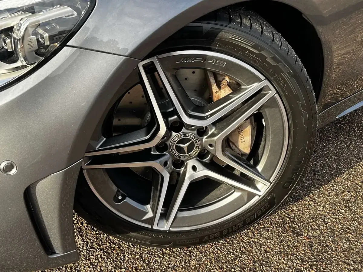 Usado Mercedes C300 AMG Line Premium 2018 Gris Berlina