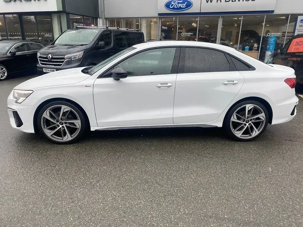 Used Audi A3 Comfort 150 HP (110 kW) 2023 White Sedan