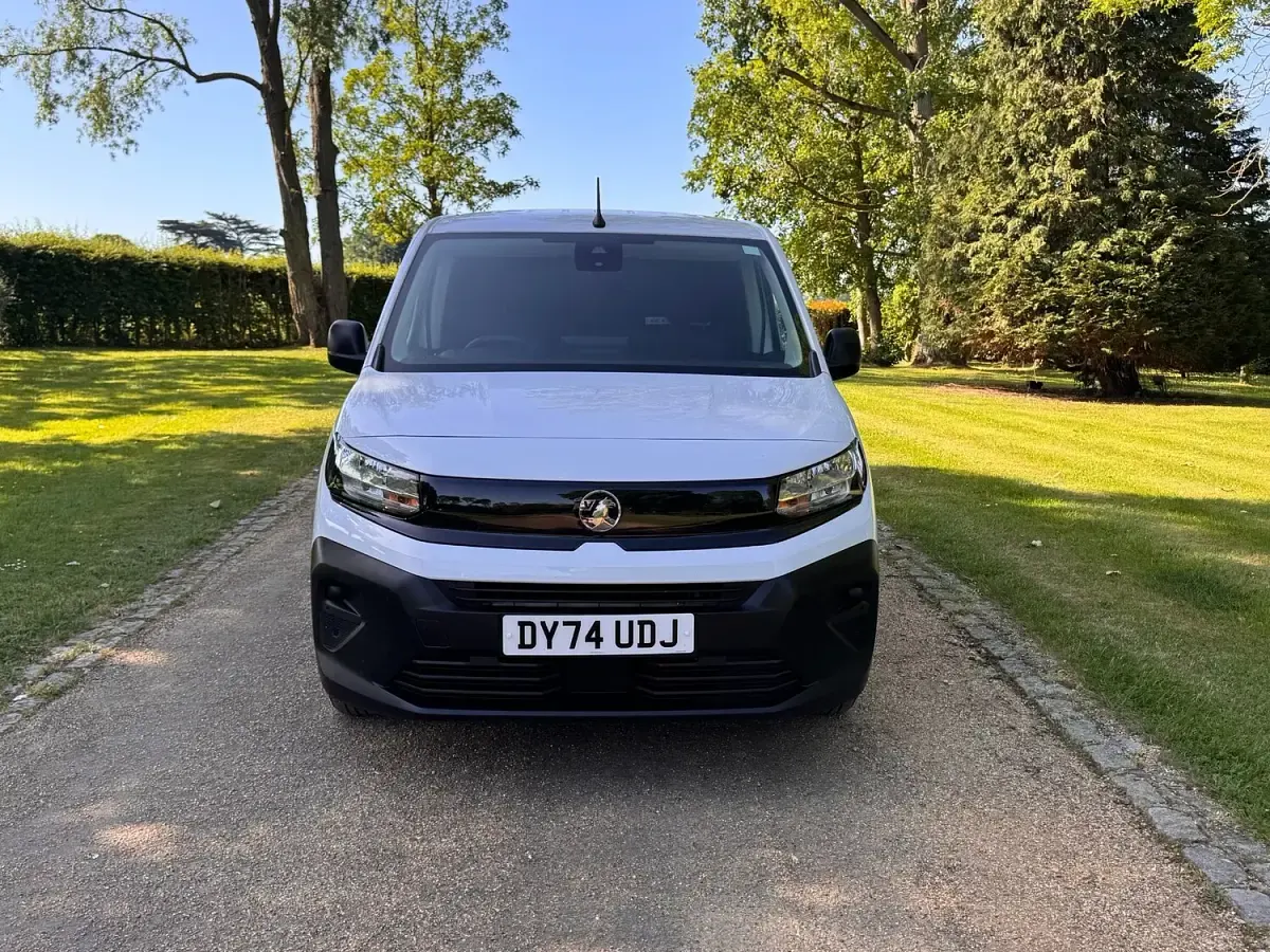 Used Vauxhall Combo 100 HP (73 kW) 2024 White MPV