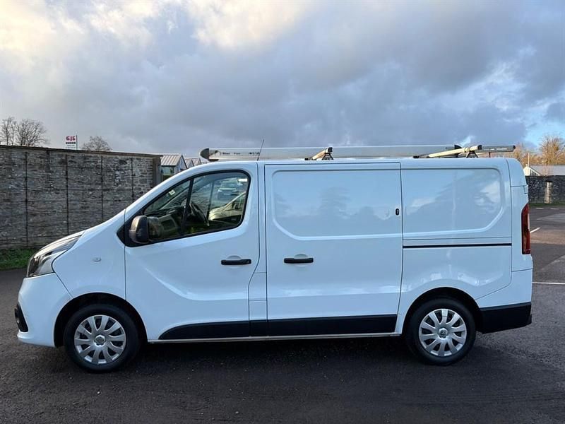 Begagnad Renault Trafic Business 2018 Vit Minibuss