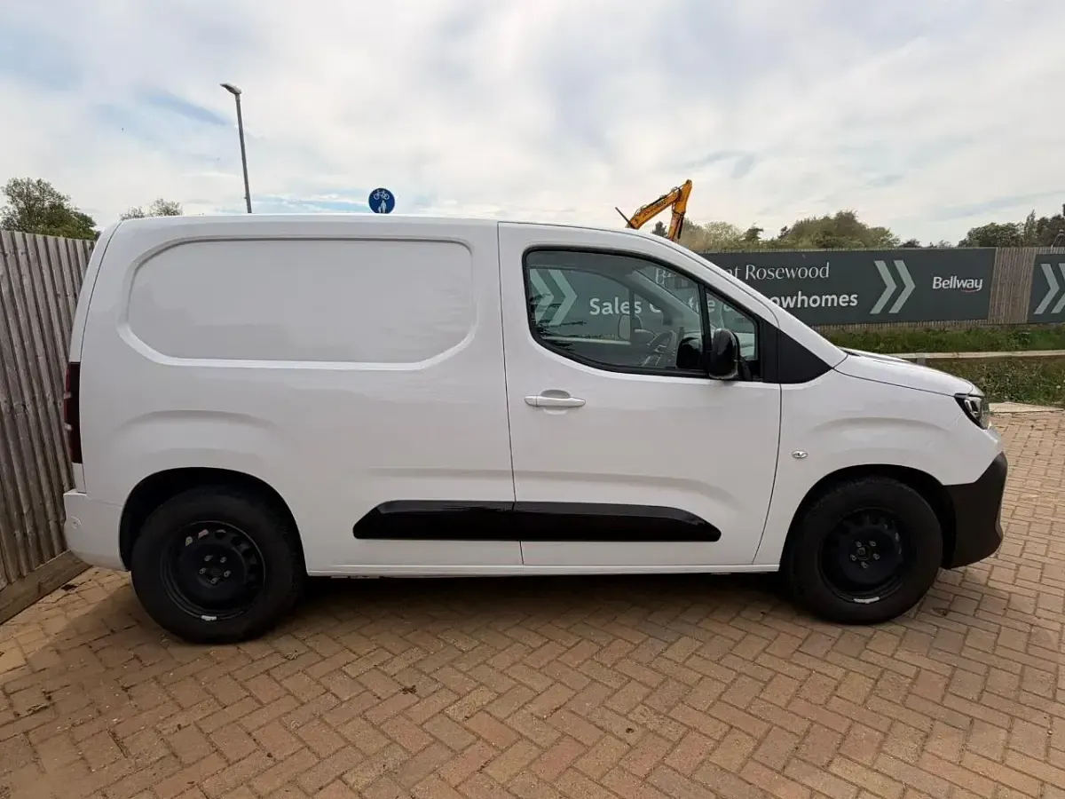 Usado Citroën e-Berlingo 98 kW (134 HP) 2025 Branco Monovolume