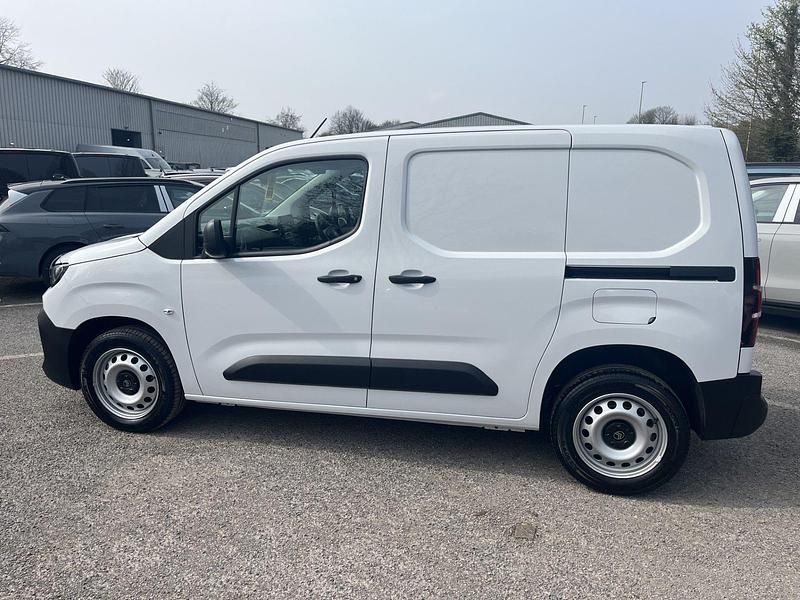 New Citroën Berlingo 102 HP (75 kW) 2025 White MPV