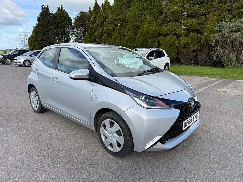 Used Toyota Aygo X-play 69 HP (50 kW) 2015 Silver Hatchback