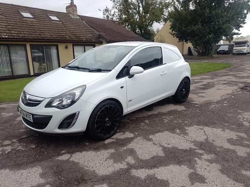 Used Vauxhall Corsa Sportive 95 HP (69 kW) 2014 White Van