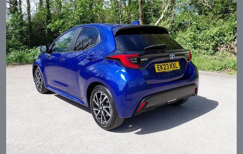 Used Toyota Yaris Hybrid Design 113 HP (83 kW) 2023 Blue Hatchback