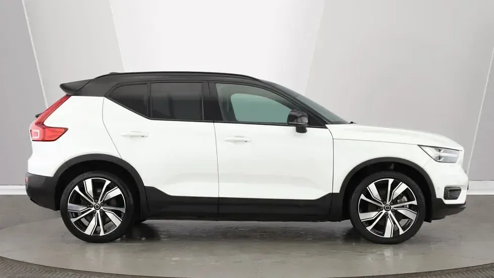 Used Volvo XC40 Pro 300 kW (408 HP) 2021 White SUV