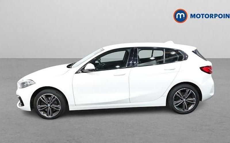 Used BMW 118 Sport Line 136 HP (100 kW) 2021 White Hatchback