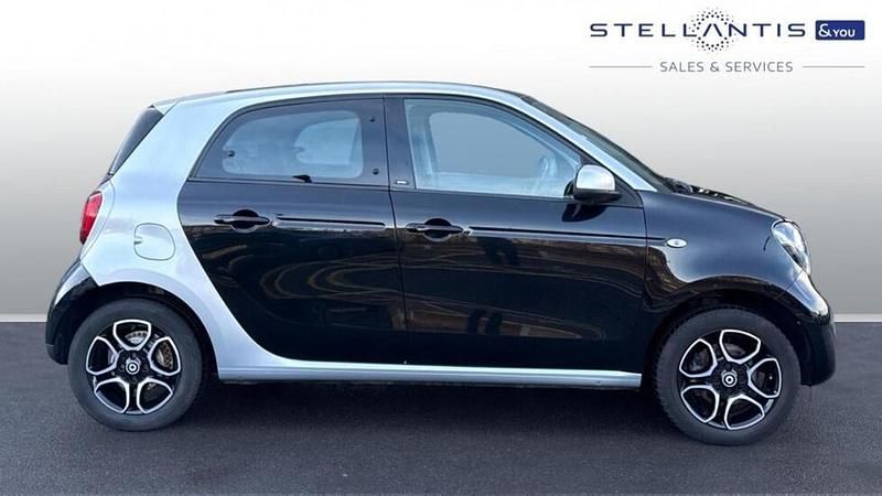 Blue Used 2018 Smart ForFour Premium Hatchback | £7,269 (Fair price) - Image 1/4