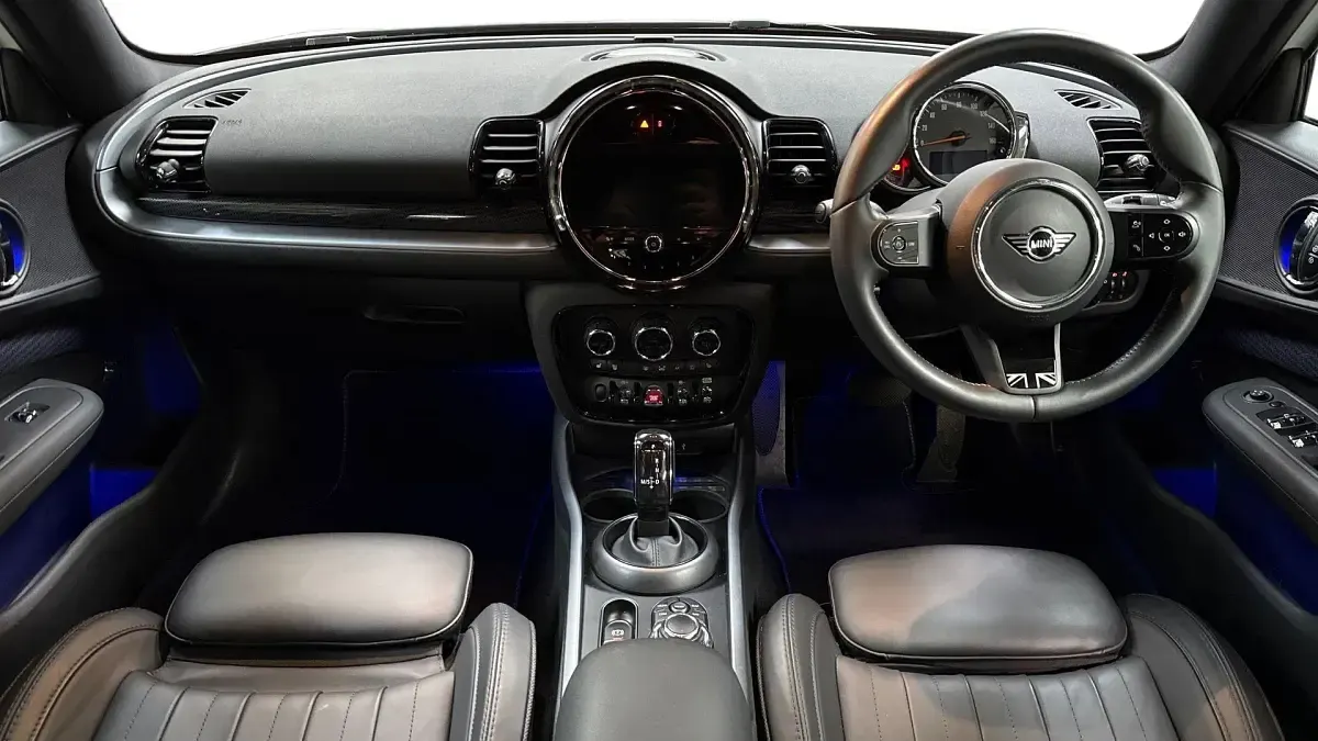 Usado Mini Cooper Clubman Exclusive 134 CV (98 kW) 2023 Blanco Familiar