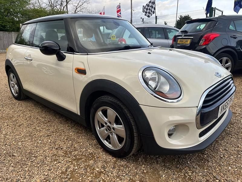 Used Mini Cooper Hatch 2015 White Hatchback