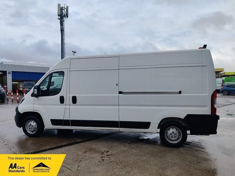 Used Peugeot Boxer 140 HP (102 kW) 2020 White Van