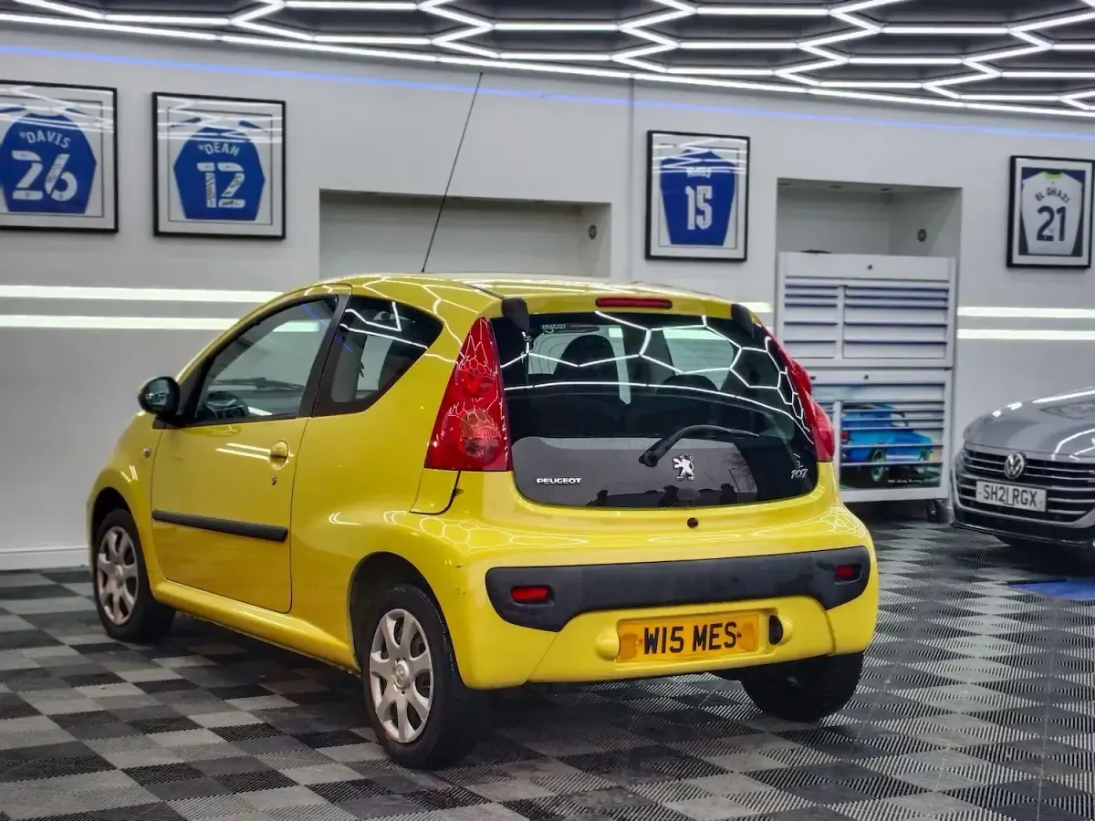 Used Peugeot 107 68 HP (50 kW) 2009 Yellow Hatchback