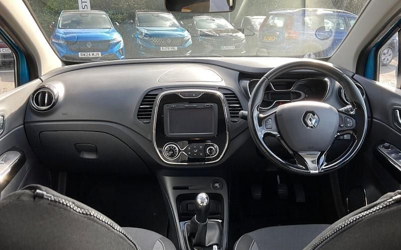 Used Renault Captur Dynamique 90 HP (66 kW) 2016 SUV