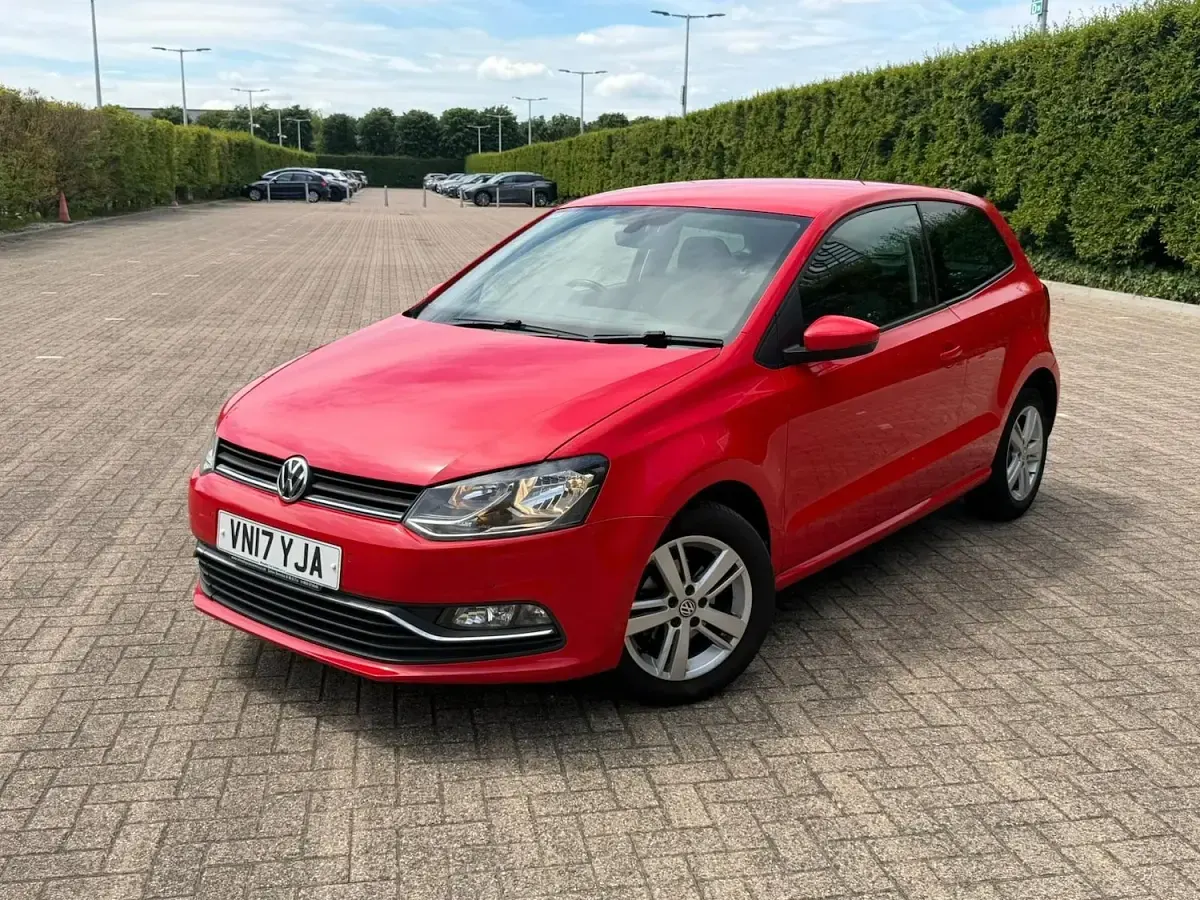 Used VW Polo Edition 60 HP (44 kW) 2017 Red Hatchback
