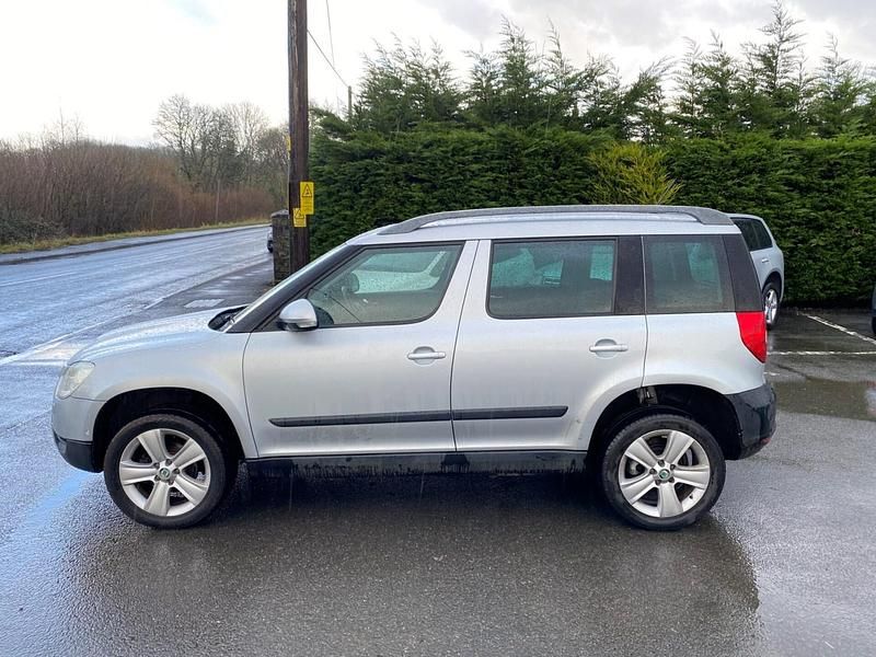Używany Skoda Yeti SE 2012 Srebrny SUV