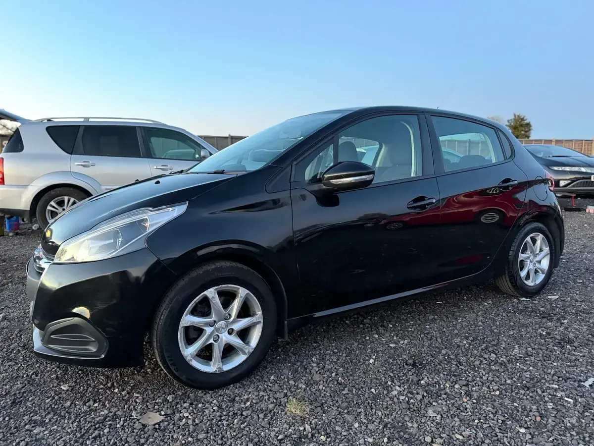 Used Peugeot 208 Active 80 HP (58 kW) 2018 Black Hatchback