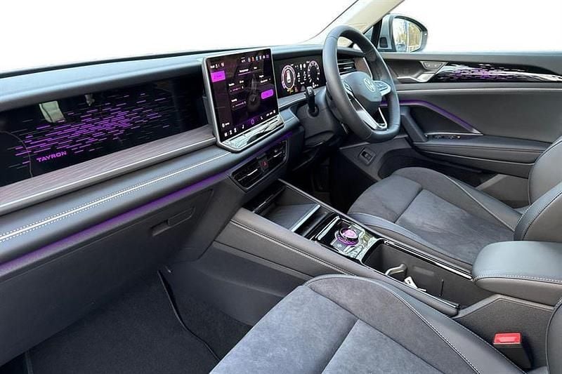 Usado VW Tayron Elegance 150 HP (110 kW) 2025 Prateado SUV