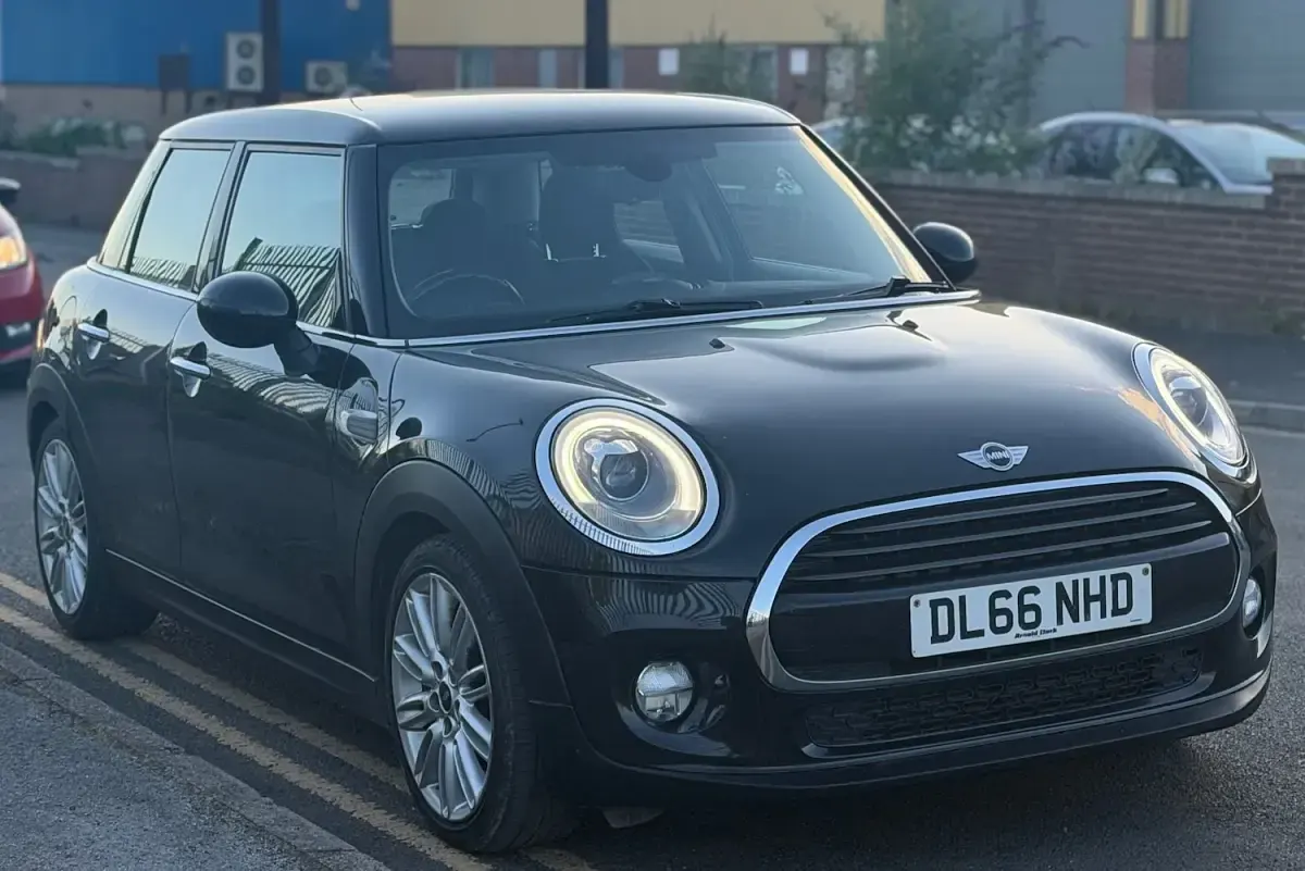 Used Mini Cooper D Hatch 116 HP (85 kW) 2016 Black Hatchback