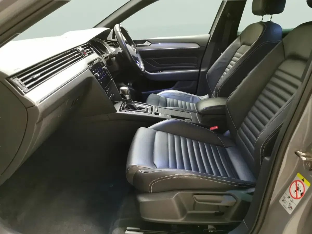 Used VW Passat GTE 218 HP (160 kW) 2022 Grey Estate