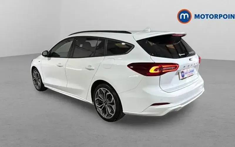 Begagnad Ford Focus ST-Line X 155 HK (114 kW) 2023 Vit Kombi