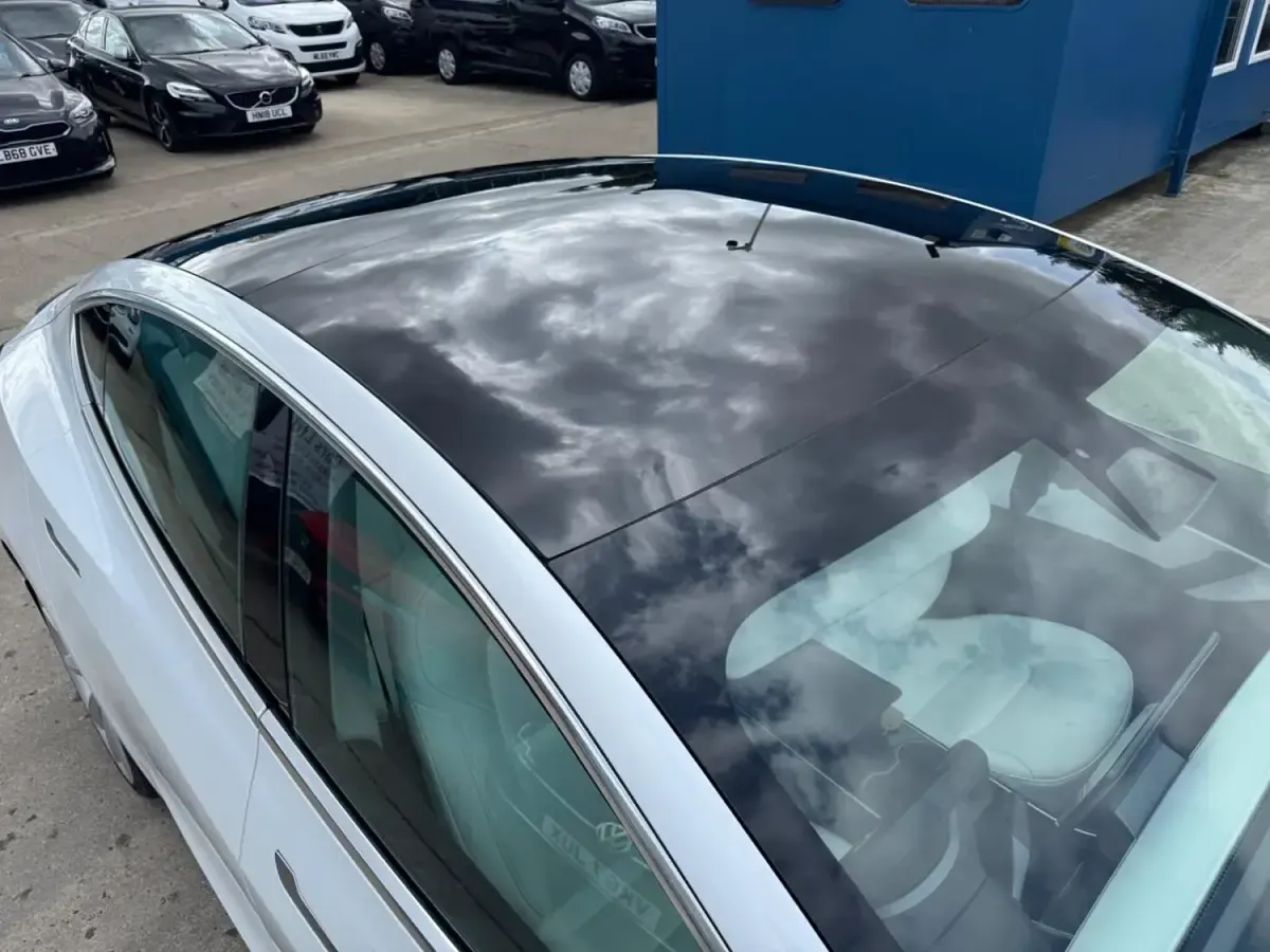 Używany Tesla Model 3 Performance 82 kW (112 KM) 2019 Biały Sedan/Limuzyna