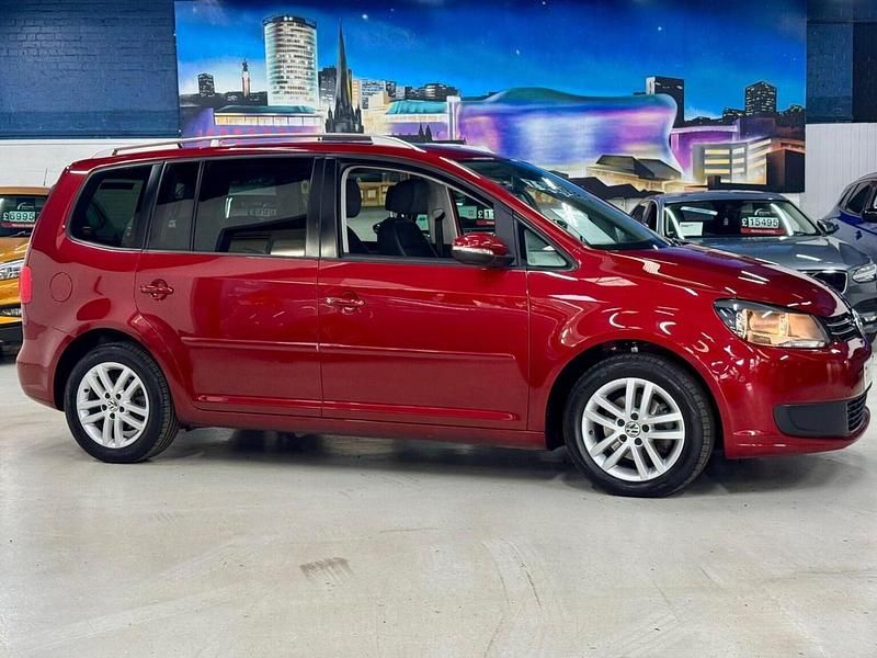 Begagnad VW Touran SE 105 HK (77 kW) 2013 Röd Minibuss