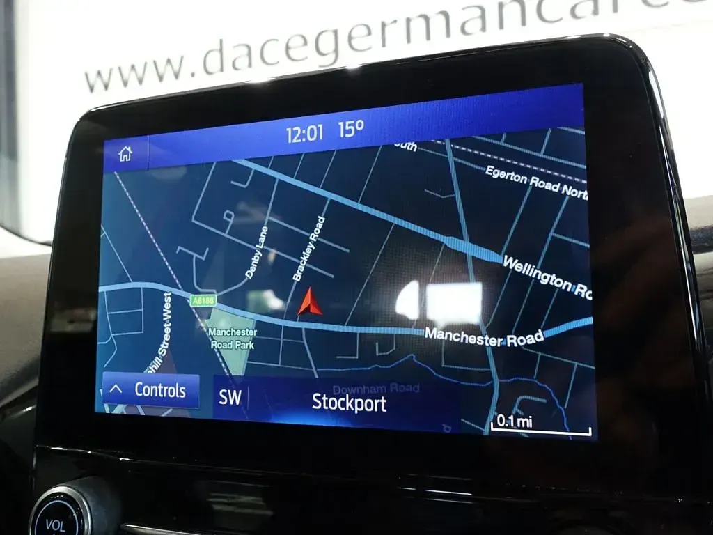 Begagnad Ford Fiesta Trend 75 HK (55 kW) 2022 Röd Halvkombi
