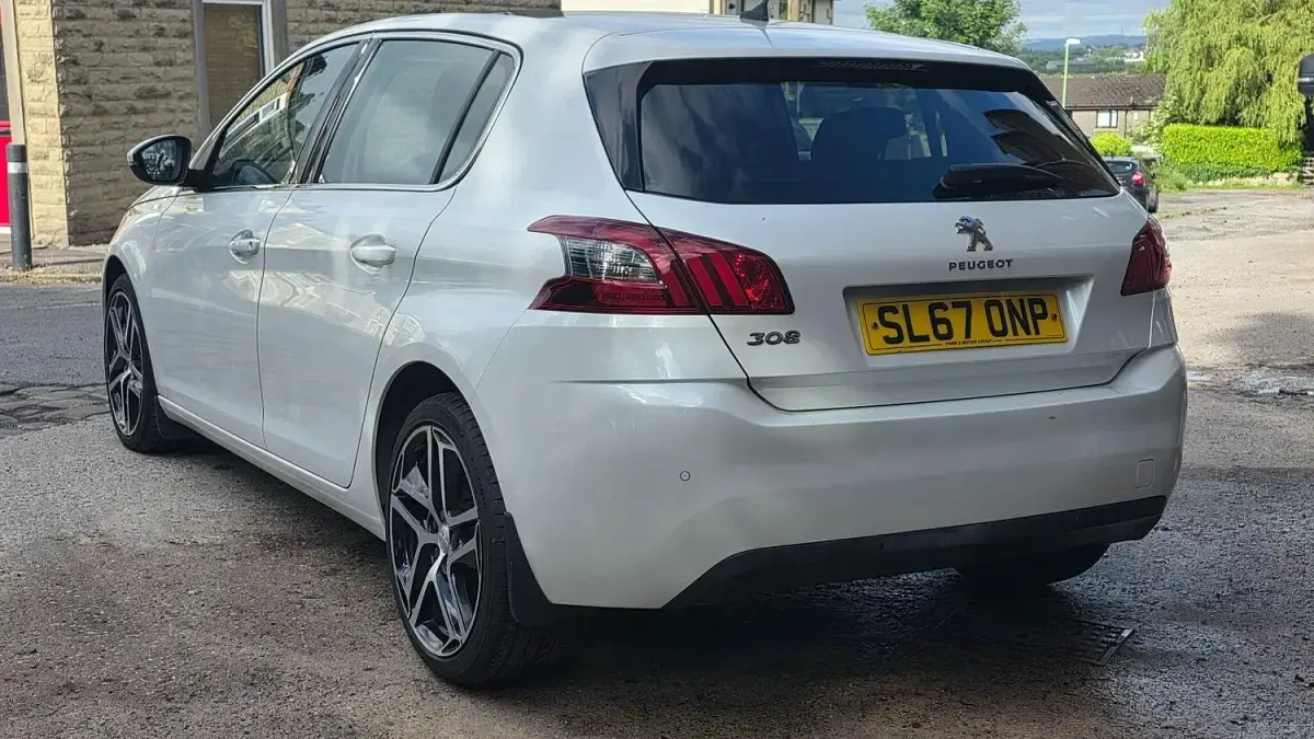 Used Peugeot 308 Allure 2017 White Hatchback