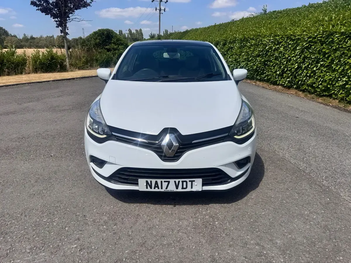 Used Renault Clio Dynamique 2017 White Hatchback
