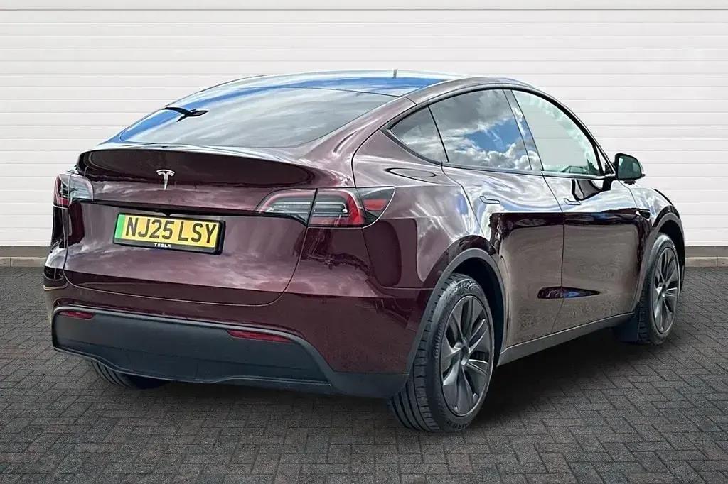 Used Tesla Model Y Long Range RWD 85 kW (116 HP) 2025 Red SUV