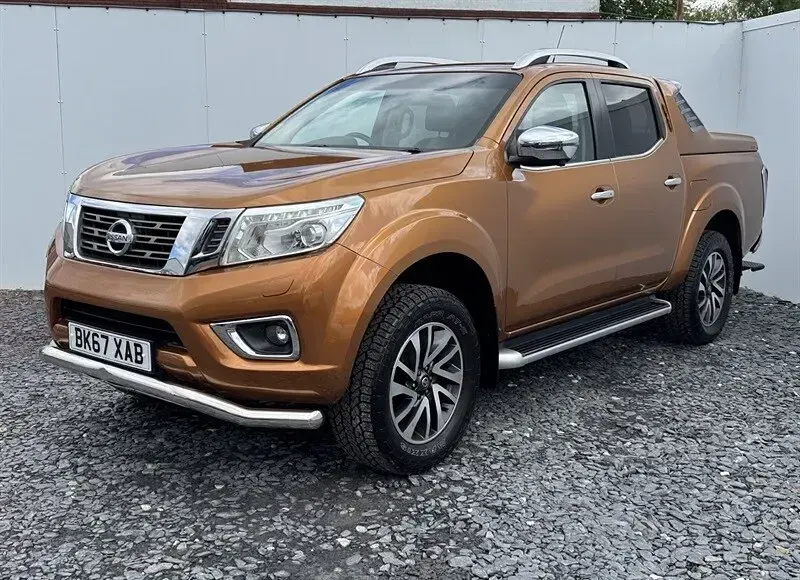 Used Nissan Navara Tekna 190 HP (139 kW) 2017 Orange Pickup