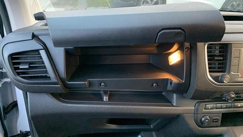 Used Citroën Dispatch 142 HP (104 kW) 2024 White MPV