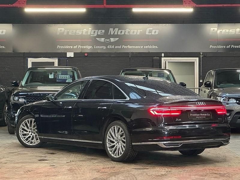 Usado Audi A8 Advanced 286 HP (210 kW) 2017 Cinzento Sedan