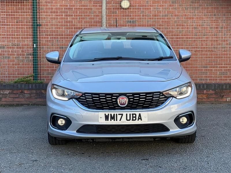 Used Fiat Tipo Lounge 120 HP (88 kW) 2017 Silver Hatchback