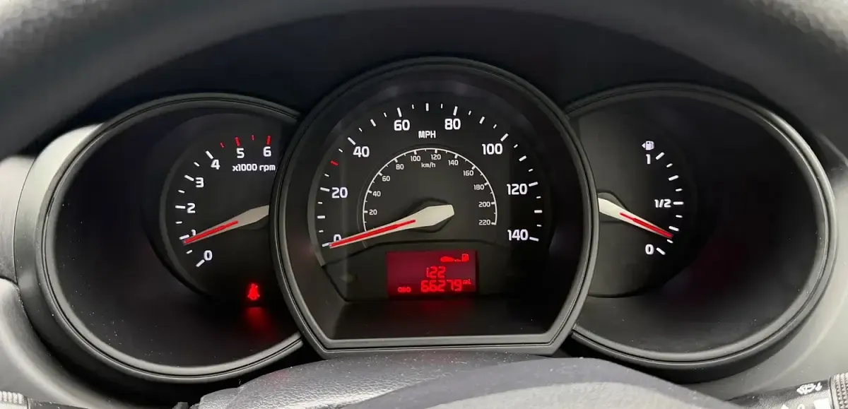 Used Kia Rio Air 75 HP (55 kW) 2013 Silver Hatchback