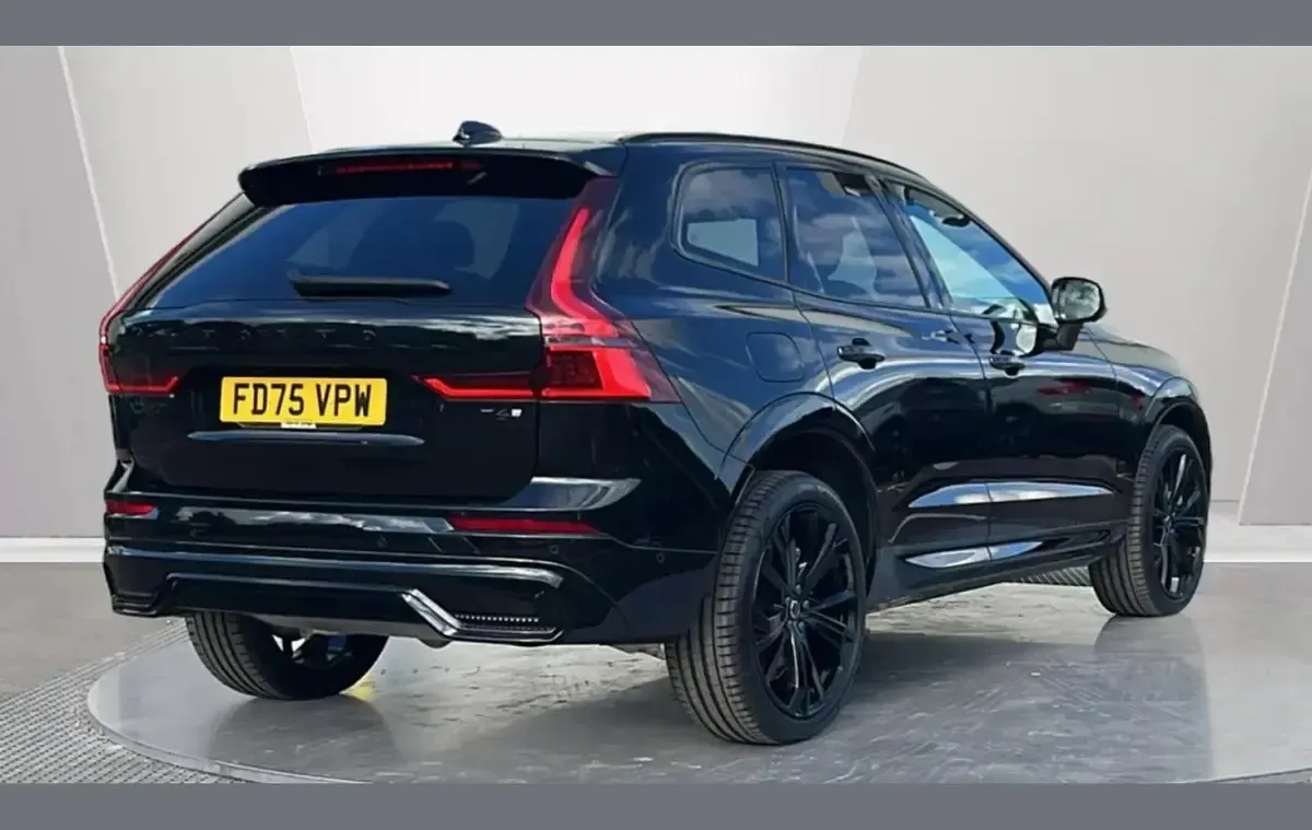 New Volvo XC60 Plus 350 HP (257 kW) 2025 Black SUV