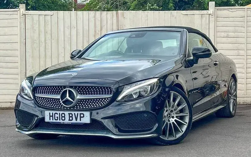 Usado Mercedes C200 AMG line 184 CV (135 kW) 2018 Negro Descapotable