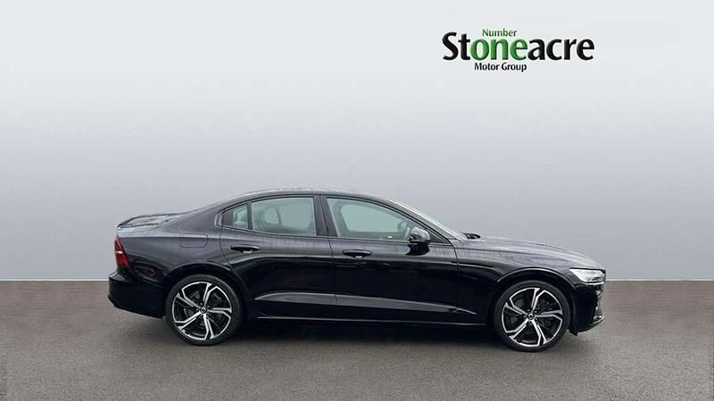Usado Volvo S60 Plus 247 HP (181 kW) 2023 Preto Sedan
