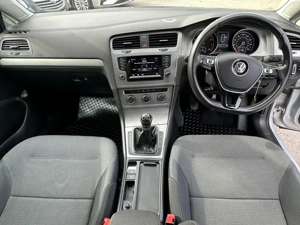 Usado VW Golf VII SE 122 HP (89 kW) 2014 Prateado Citadino