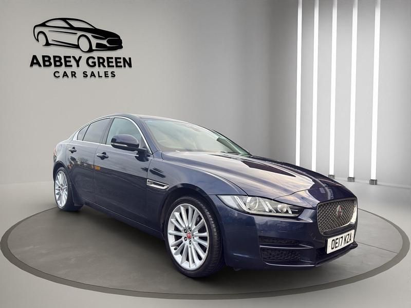 Begagnad Jaguar XE Portfolio 180 HK (132 kW) 2017 Blå Sedan