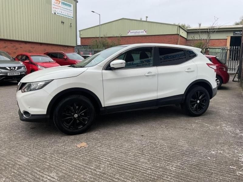 Used Nissan Qashqai Acenta Premium 2014 White SUV