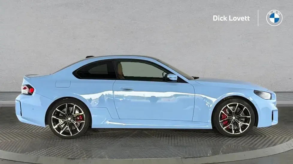 Begagnad BMW M2 Comfort Edition 454 HK (333 kW) 2023 Blå Sportkupé
