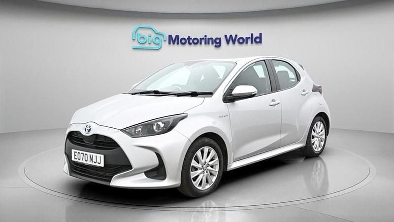 Used Toyota Yaris Hybrid 116 HP (85 kW) 2020 Silver Hatchback