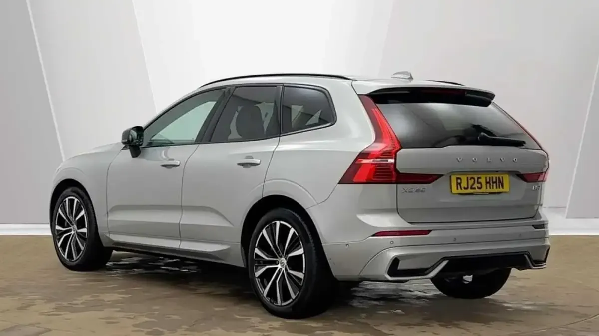 Usado Volvo XC60 Ultra 247 HP (181 kW) 2025 Prateado SUV
