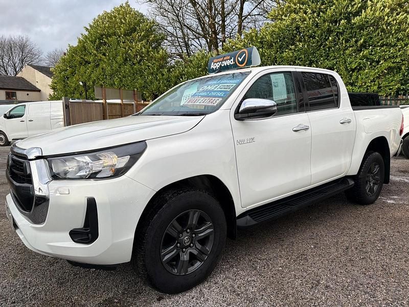 Used Toyota HiLux 150 HP (110 kW) 2021 White Pickup