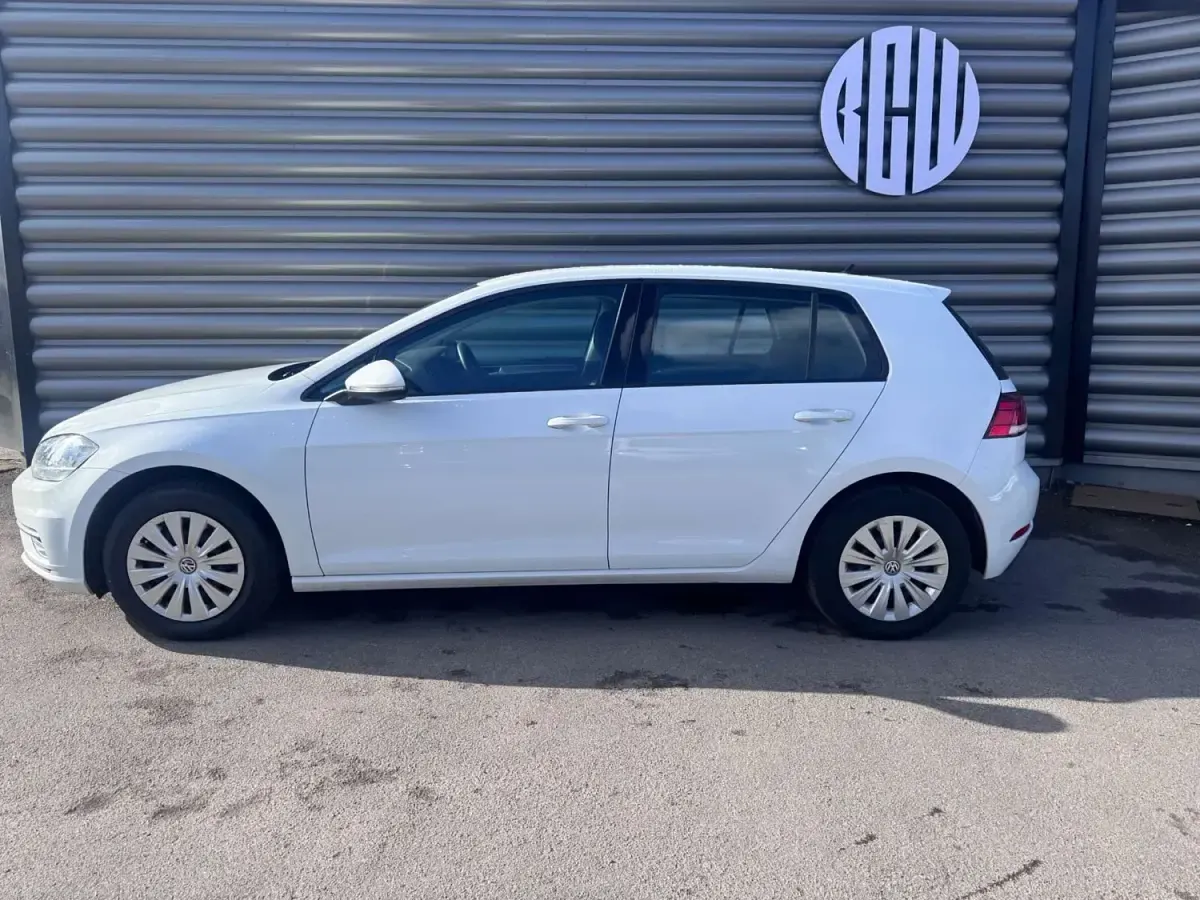 Begagnad VW Golf VII S 115 HK (84 kW) 2020 Vit Halvkombi