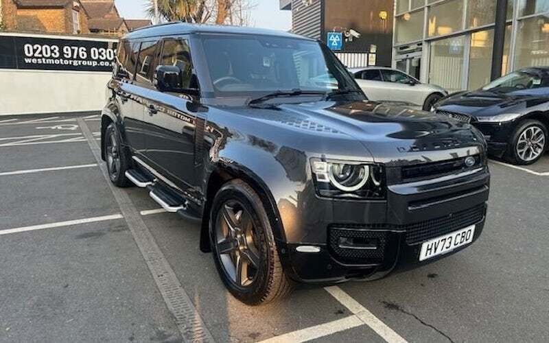Used 2024 Land Rover Defender HSE Dynamic SUV | £67,495 (Fair price) - Image 1/4