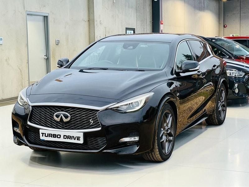 Used Infiniti Q30 Sport Tech 170 HP (125 kW) 2016 Black Hatchback
