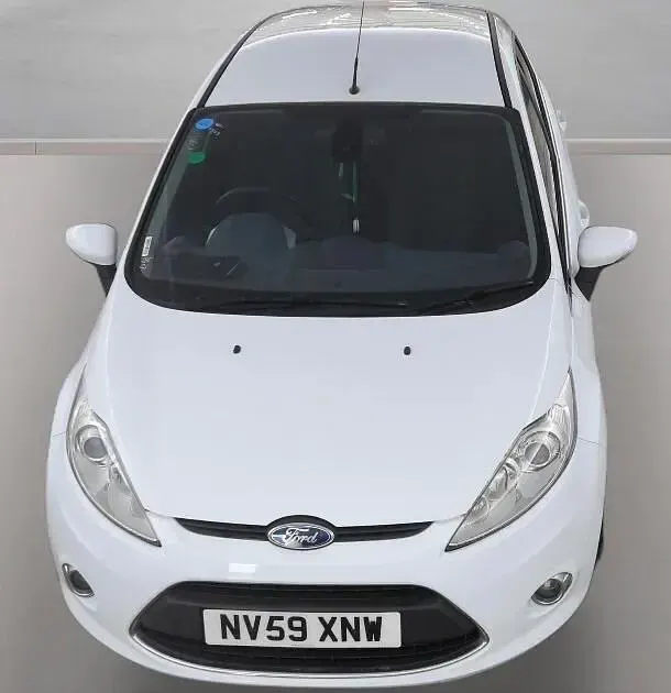Used Ford Fiesta Titanium 96 HP (70 kW) 2009 White Hatchback