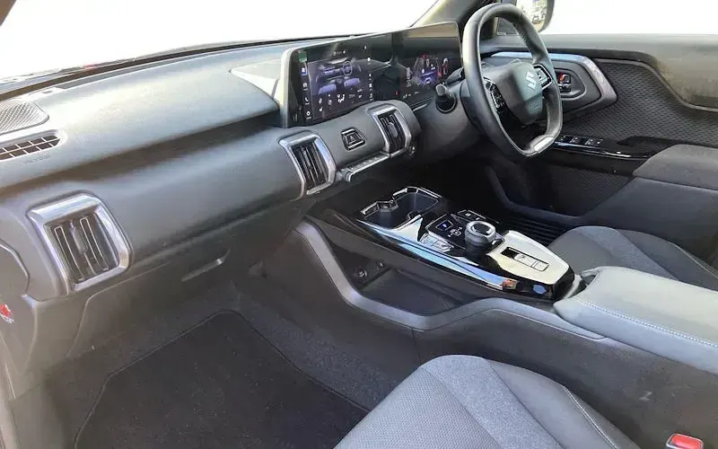 Used Suzuki e-Vitara 135 kW (184 HP) 2025 Blue SUV